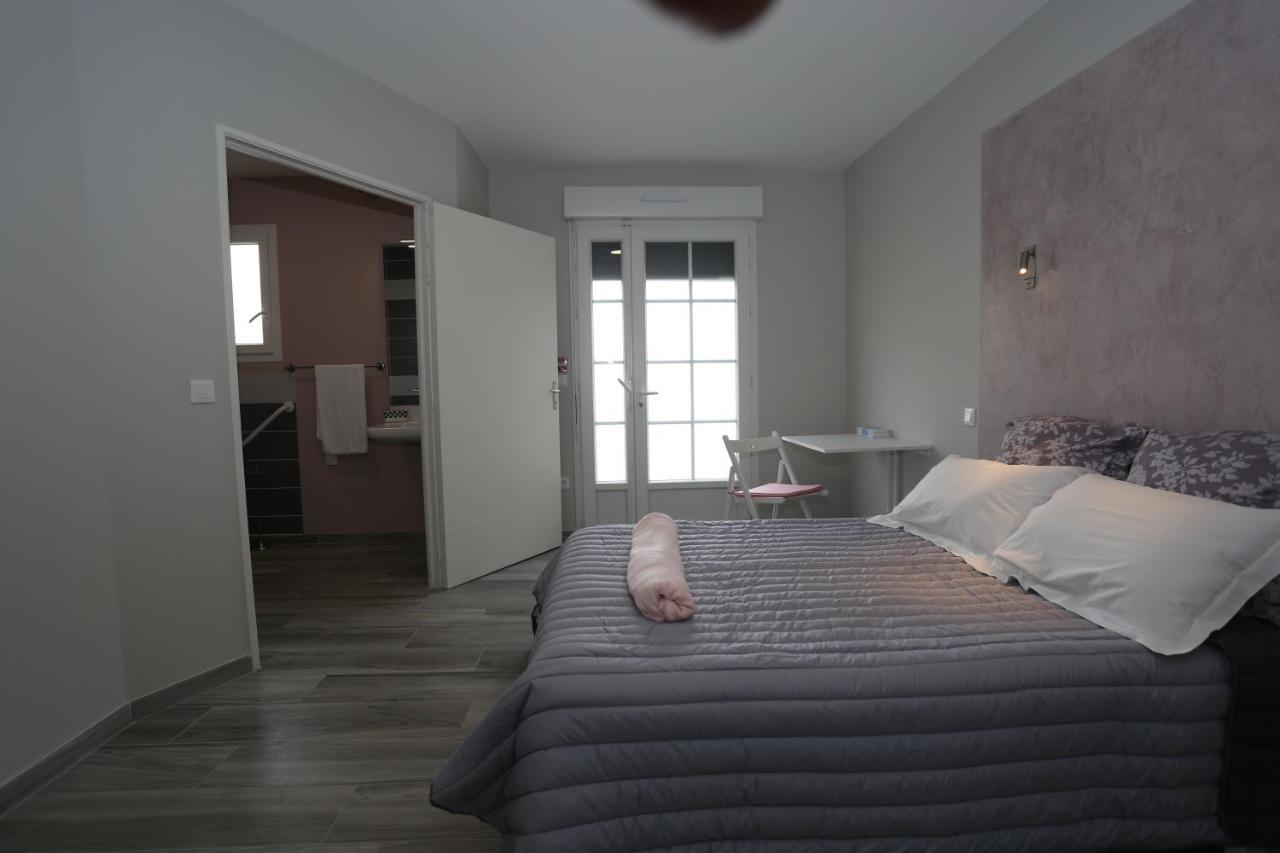 Le Merle Blanc Louchats Hotel Kültér fotó